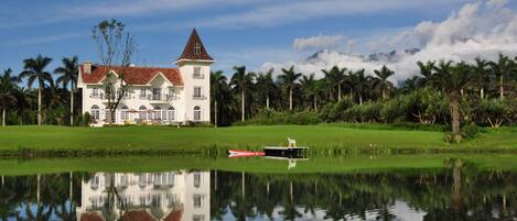 المنطقة المحيطة بالمنشأة