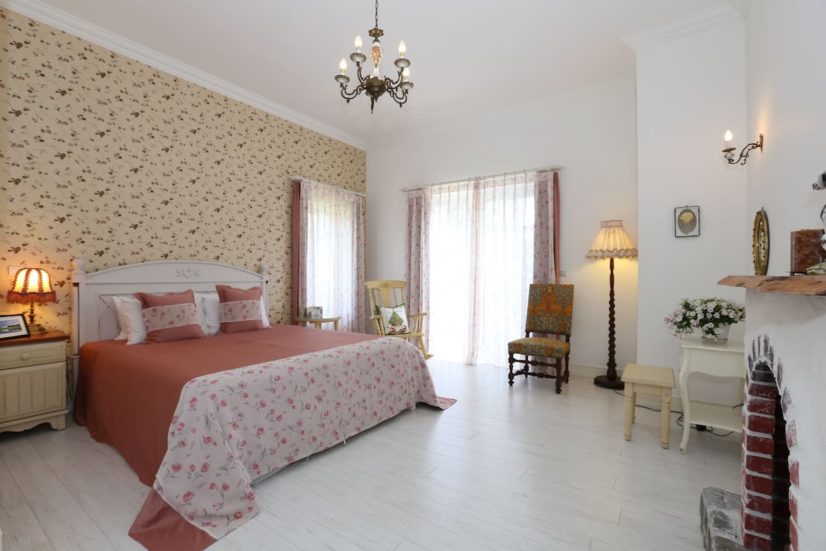 Habitación clásica doble | Escritorio, cortinas opacas, wifi gratis y decoración individual