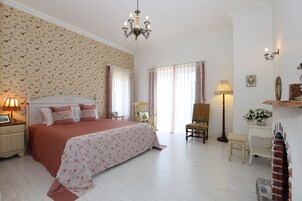 Habitación clásica doble | Escritorio, cortinas opacas, wifi gratis y decoración individual