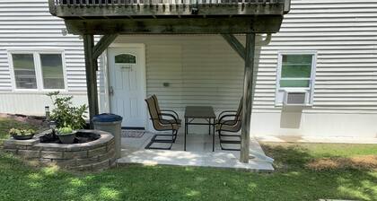 Charming, spacious, exceptionally clean & private apt! Ideal Ithaca location!