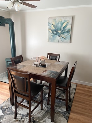 Dining - Charming, spacious, exceptionally clean & private apt! Ideal Ithaca location! (Ithaca)