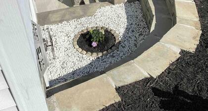 Charming, spacious, exceptionally clean & private apt! Ideal Ithaca location!