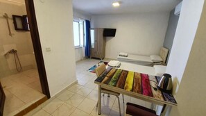 Desk, blackout drapes, free WiFi, bed sheets - Ritim Apart Otel (Bodrum)