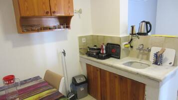 Double Room | Private kitchenette | Coffee/tea maker, electric kettle