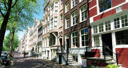 1637 Historic Canal View Suites