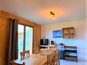 Dining - Cozy Chalet for 7 with Mountain View, Near Ski Resort, Pool & Sauna Access (La Joue du Loup)