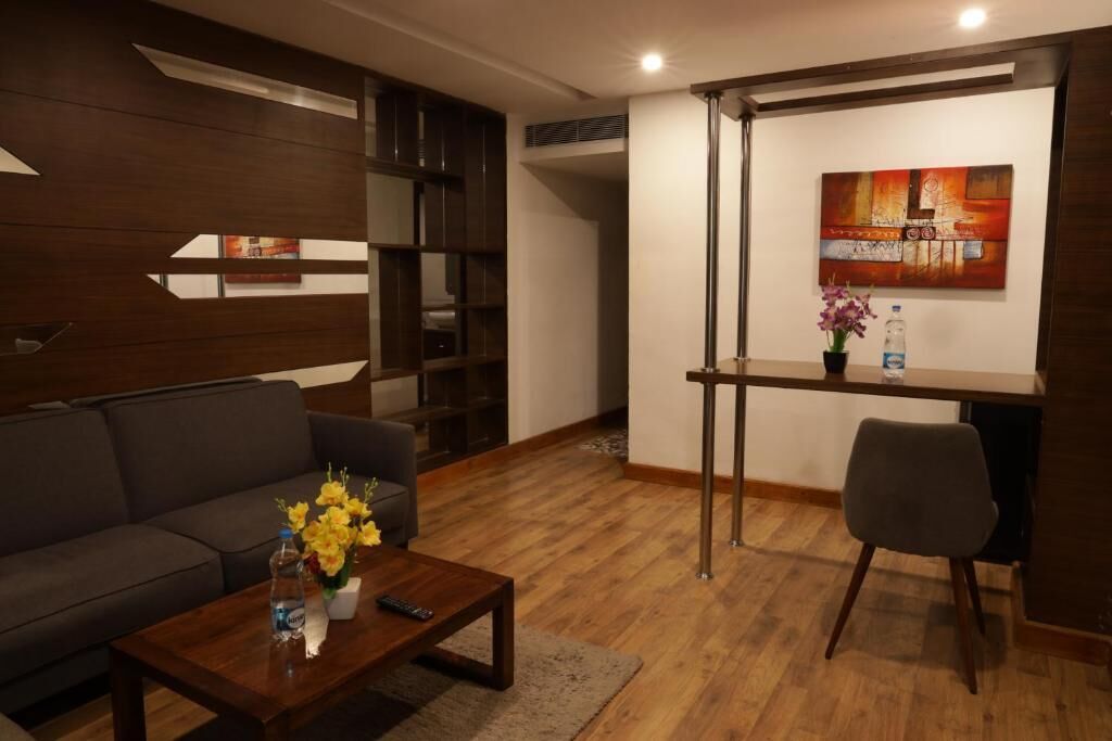 32-inch LCD TV with cable channels, TV