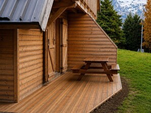 Outdoor dining - Semi-Detached Chalet, 3 Rooms, 7 Pers, Terrace, Free Parking, Pets Allowed (La Joue du Loup)