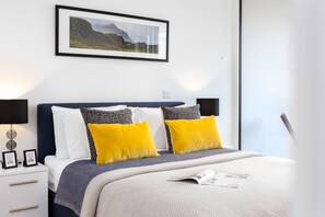 Room - Two Bedroom Serviced Apartment with Balcony in Weymouth Building, Deacon Street (London)