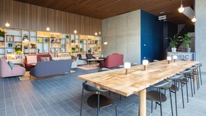 Deluxe Apartment, 2 Bedrooms | In-room dining - Two Bedroom Serviced Apartment with Balcony in Weymouth Building, Deacon Street (London)