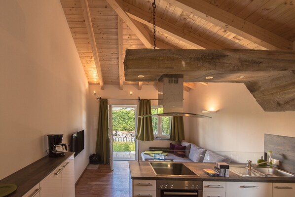 Fridge, oven, dishwasher, coffee/tea maker