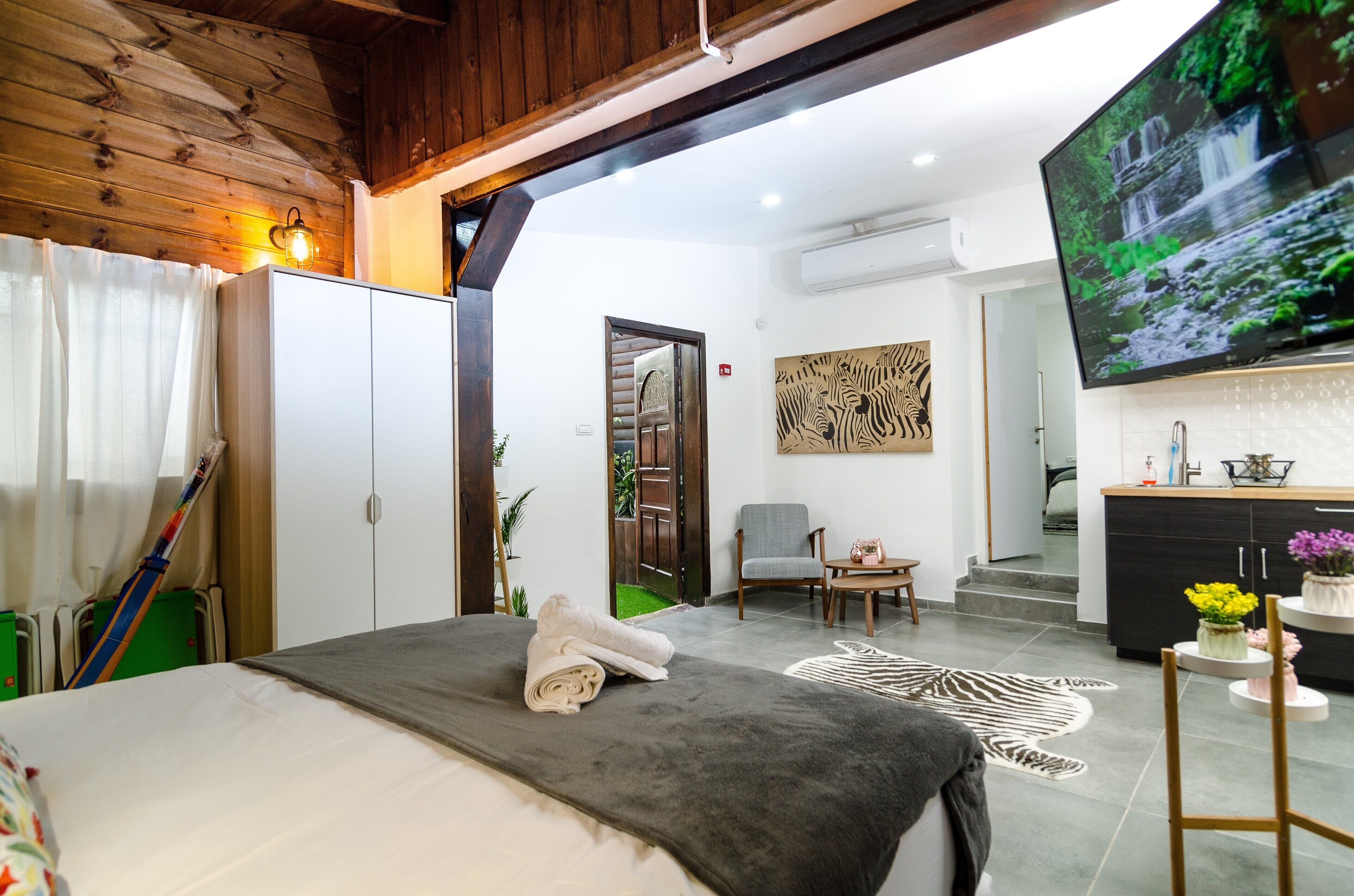 1 slaapkamer, een strijkplank/strijkijzer, reisbedje, gratis wifi