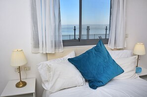 3 slaapkamers, een strijkplank/strijkijzer, wifi, beddengoed