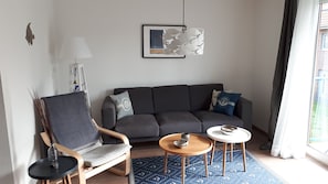 Smart TV, books, stereo - Charming apartment - city center & close to the beach - renovation & new kitchen from 03/25 (Boltenhagen)