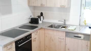 Réfrigérateur, four, congélateur