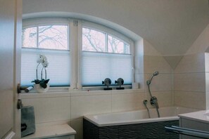 Unclassified image, 4 of 34, button