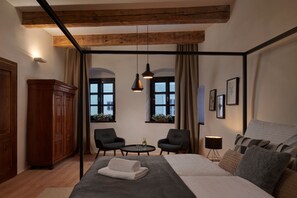 Chambre supérieure double, 1 chambre, rez-de-chaussée | Rideaux d’obscurcissement, accès au Wi-Fi (inclus), literie fournie