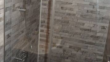 House | Bathroom | Shower, towels