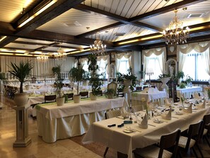 S'hi serveixen esmorzars, dinars, sopars i plats de cuina alemanya 