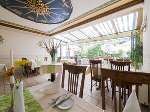 Breakfast, lunch, dinner served; German cuisine 