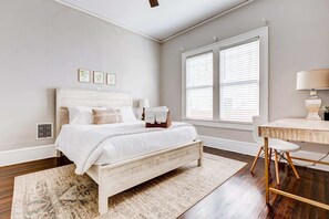 4 makuuhuonetta, työpöytä, silitysrauta/-lauta, Wi-Fi