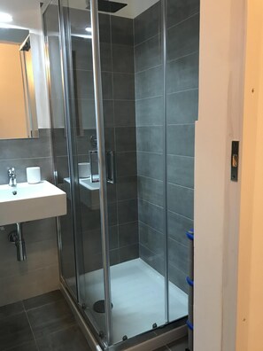 Shower, hair dryer, bidet, towels - House in one of the most beautiful maritime places in Italy (San Vito Lo Capo)