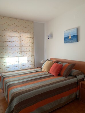 3 makuuhuonetta, silitysrauta/-lauta, vauvan matkasänky, Wi-Fi