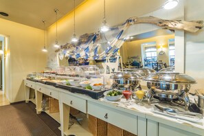 Free daily buffet breakfast