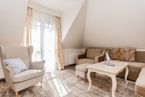 Leilighet | Oppholdsrom | En 30-tommers Flatskjerm-TV med digitale kanaler samt TV