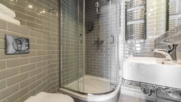 Apartment | Bathroom | Shower, towels