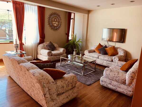 Duplex, 2 Bedrooms | Living room