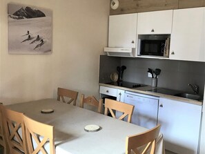 Fridge, microwave, dishwasher - Renovated 3-room semi-detached chalet, 7 people, terrace, parking, pets allowed (La Joue du Loup)