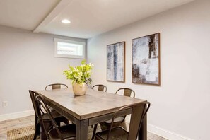 Dining - Cool Guest House. Close to Uptown. Walk Everywhere (Charlotte)