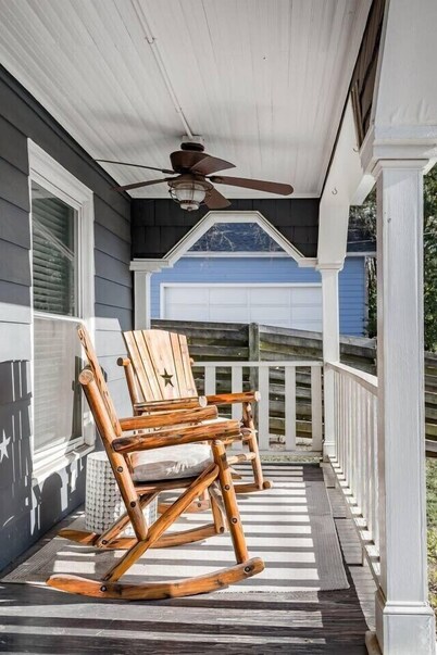 Wonderful Home in the city - Walk to everything