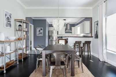 Uptown Home • Walk to Stadiums & Restaurants