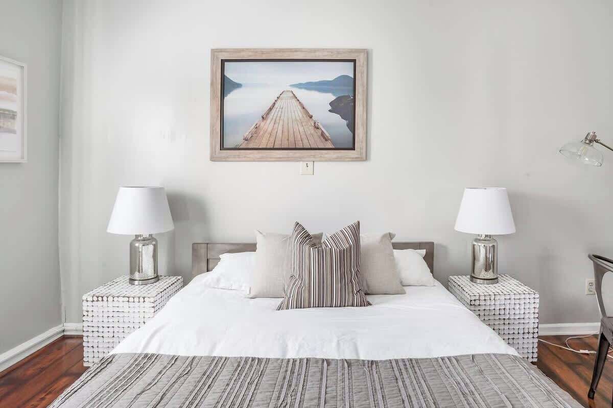 4 bedrooms, iron/ironing board, WiFi, bed sheets