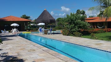 5 piscine all'aperto, ombrelloni da piscina