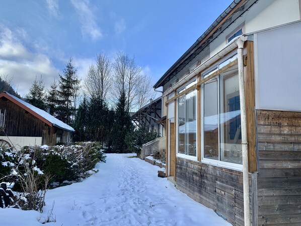 المنشأة من الخارج