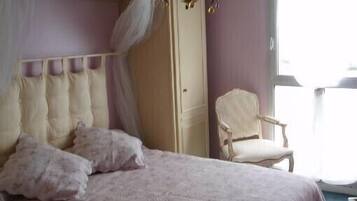 2 bedrooms, iron/ironing board, travel cot, free WiFi