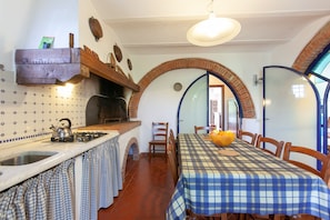 Fridge, oven, stovetop, dishwasher - Apartment "Piccolo paradiso" (Crespina, Pisa)