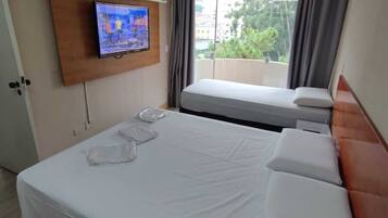 1 chambre, fer et planche à repasser, Wi-Fi gratuit, draps fournis