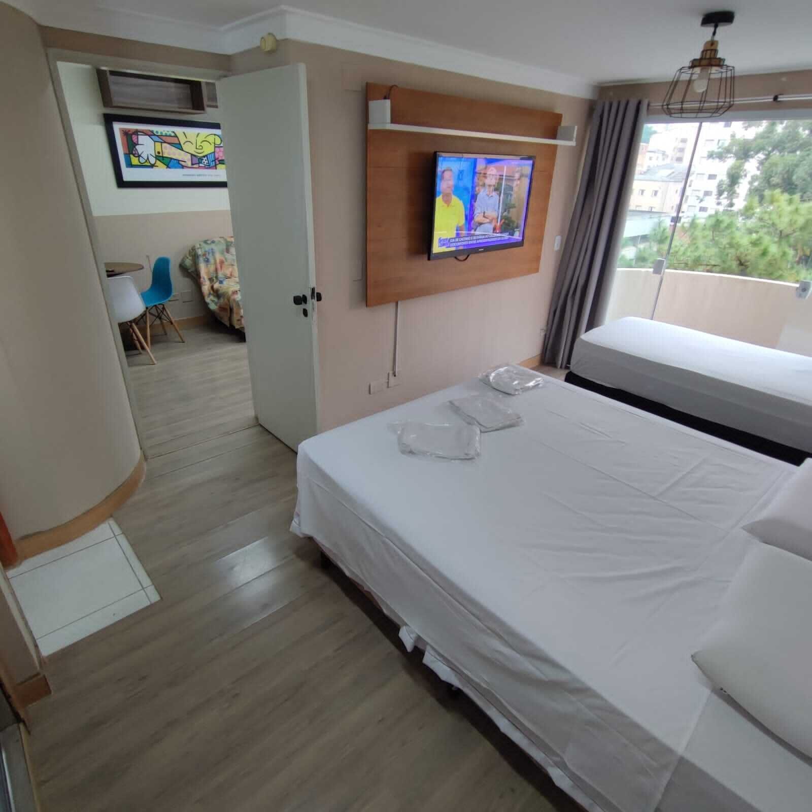 1 habitación, tabla de planchar con plancha, wifi gratis y ropa de cama 