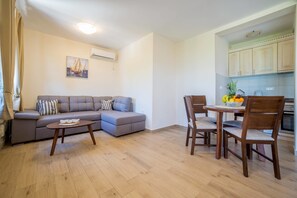 Appartement Prestige | Cuisine privée | Réfrigérateur, un four, surface de cuisson, lave-vaisselle