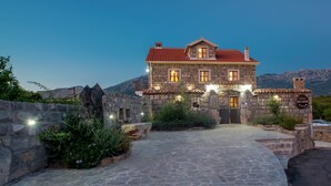 Front of property - Villa Old Castle (Vranovici)