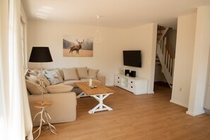 TV, fireplace, stereo