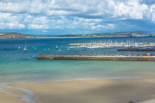 On the beach - Sea view, flat for 4 people, free wifi (Crozon)