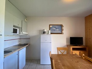 Kylskåp, mikrovågsugn och diskmaskin