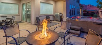 Arcadia 31 🧡 Private Hot Tub * Arcade Gaming Room * Sleeps 28!