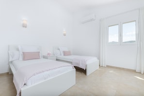 4 makuuhuonetta, silitysrauta/-lauta, ilmainen Wi-Fi, vuodevaatteet