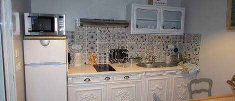 冰箱、微波炉、炉灶、茶具/咖啡用具